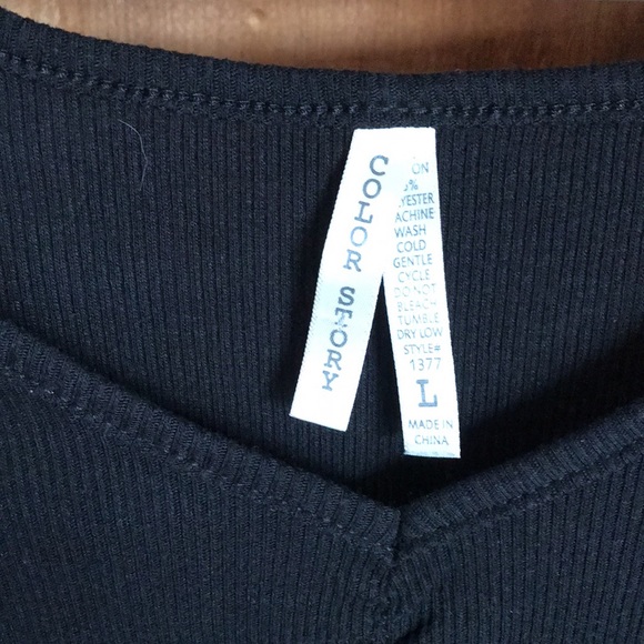 Black top - Picture 2 of 4